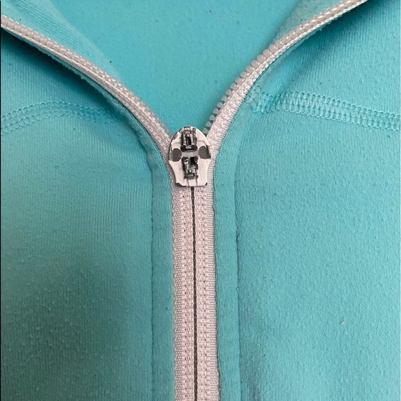 Lululemon Stride Hoodie. Size 4 - Picture 4 of 6